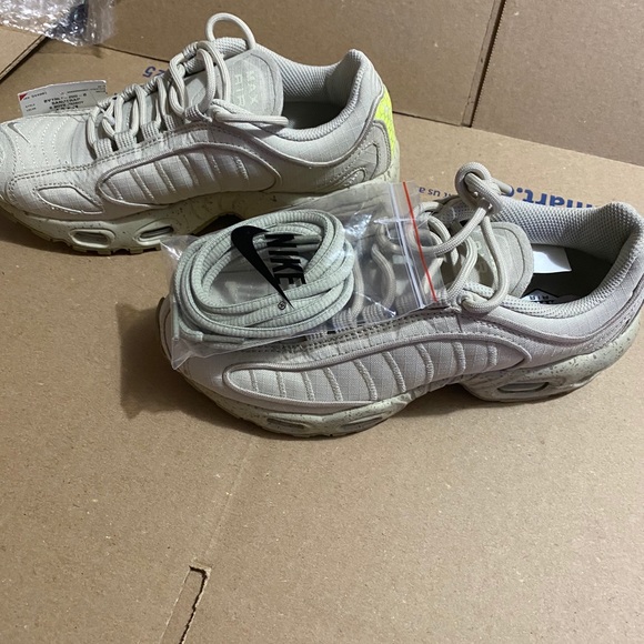 Size 4.5 Nike tailwind IV sand trap - Picture 2 of 3